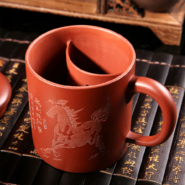 5Cgo  42007940573 宜興原礦紫泥手工茶杯帶蓋清水泥馬到成功隔漏蓋杯馬克杯過濾杯  LAY05100