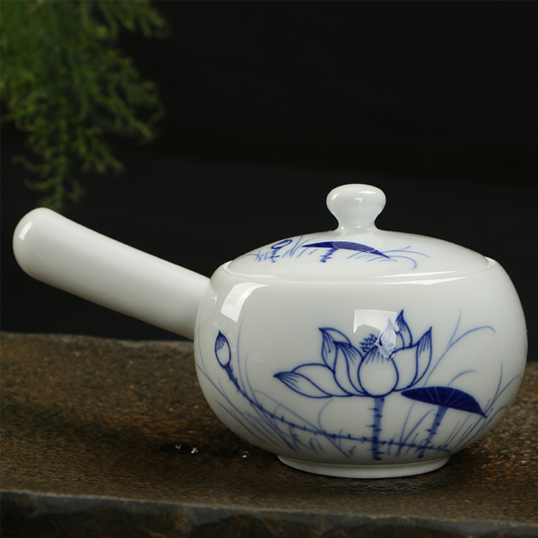 5Cgo  521269596488 手繪青花側把壺陶瓷功夫茶壺茶具單壺荷花小茶壺裝茶水壺  LAY84000