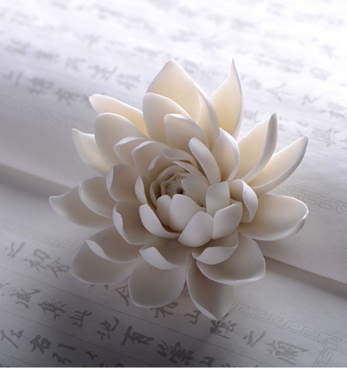 5Cgo 554602902246 家用線香爐室內香插香座香台供奉觀音蓮花荷花山茶花禪意香薰爐陶瓷檀香爐手工制作 AGL04000