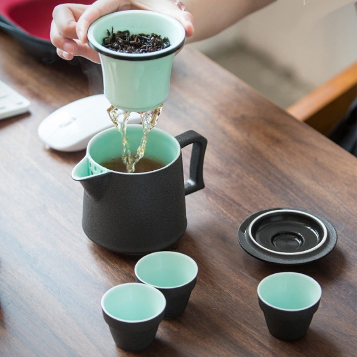 5Cgo 570363822456 旅行出國茶壺茶杯茶具套裝快客杯簡約家用辦公室泡茶壺茶杯粗黑陶一壺三杯含過濾+收納包AGL07000