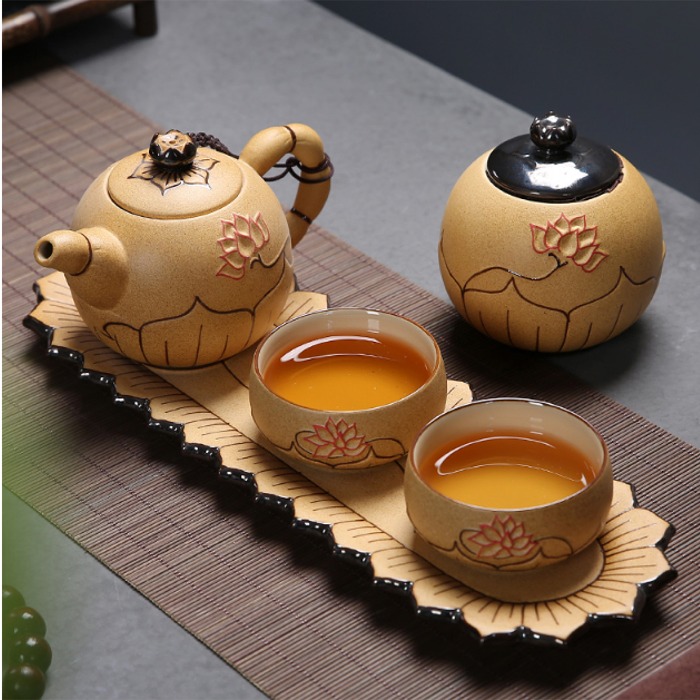 5Cgo 547754757627 佛粗陶手繪蓮花快客杯旅行出國茶具套裝便攜式布包復古日式茶壺陶瓷一壺二杯含茶盤茶葉罐含收納包 AGL07100